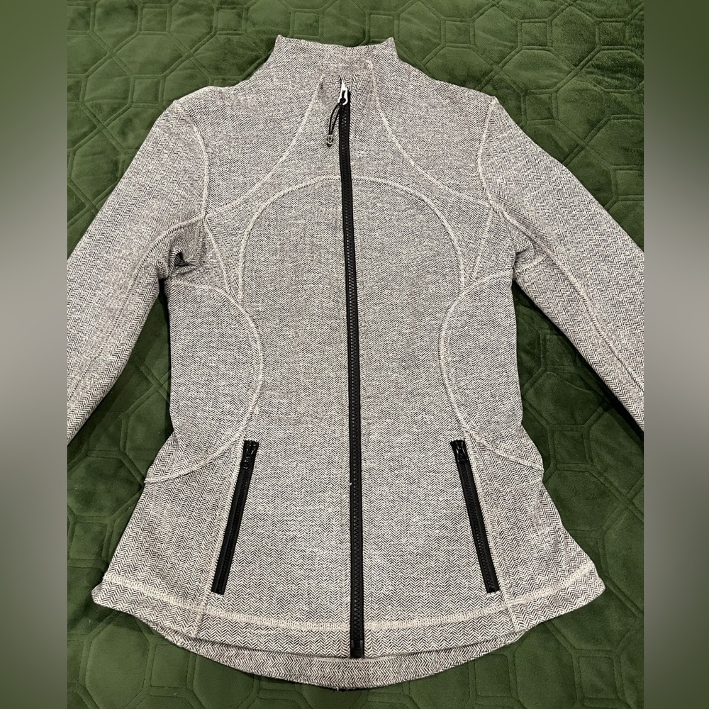 Lululemon Define side 6